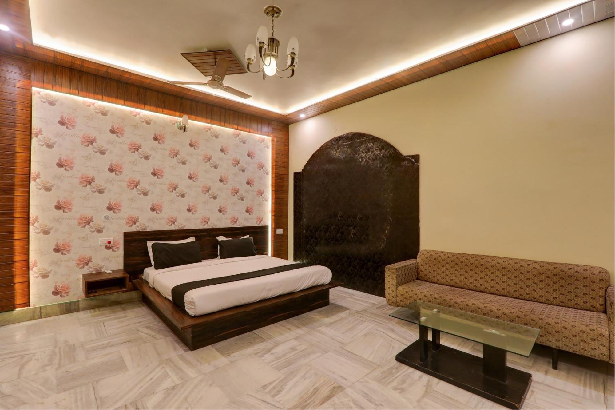 Hotel O Flagship Adbhut Moment Hotel พาราณสี ภายนอก รูปภาพ