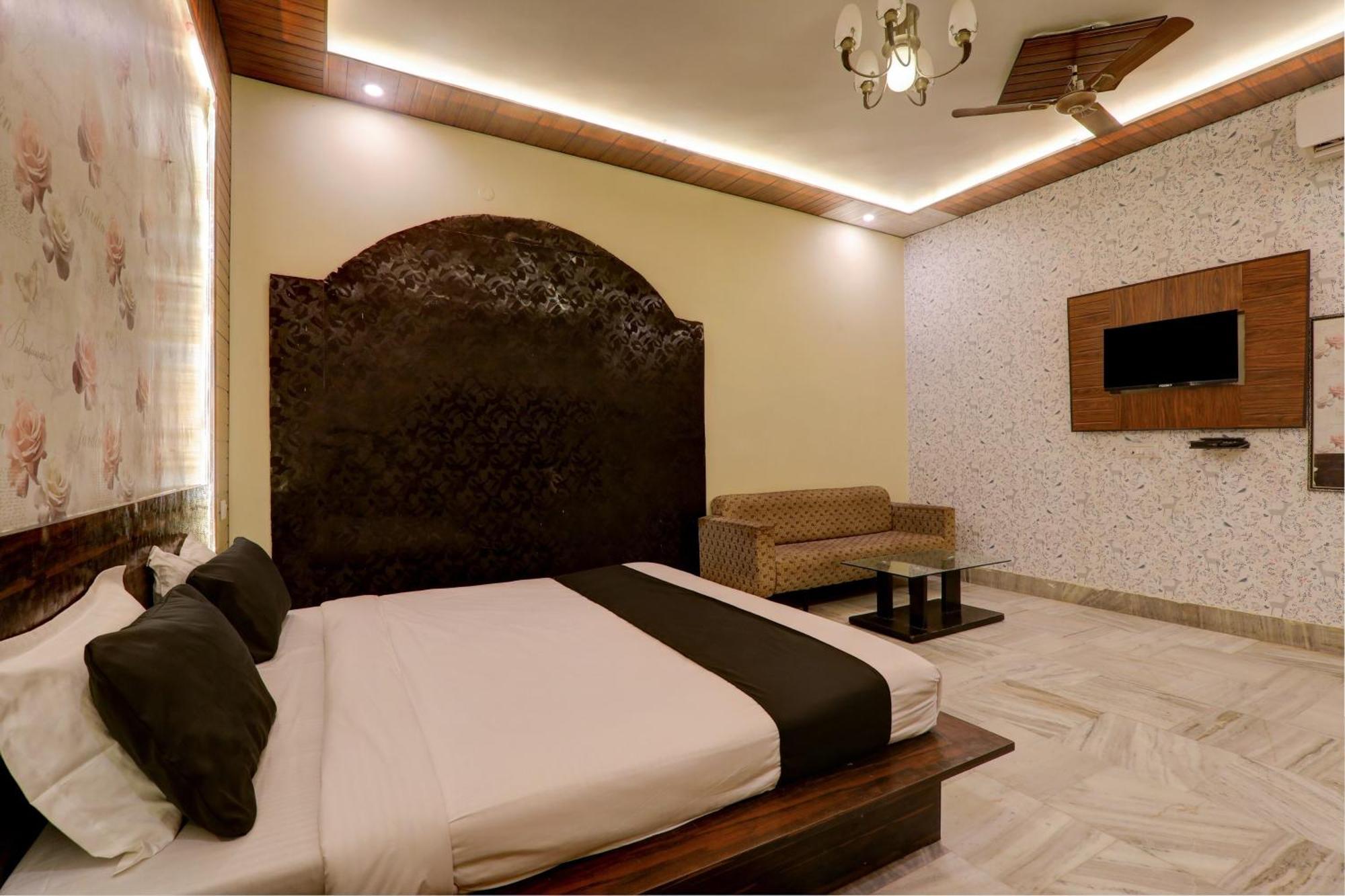 Hotel O Flagship Adbhut Moment Hotel พาราณสี ภายนอก รูปภาพ